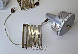 Paire de lampes murales en laiton et aluminium de style vintage du milieu du siècle avec diffuseur MCM