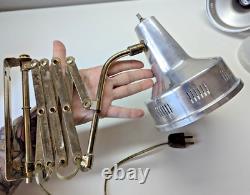 Paire de lampes murales en laiton et aluminium de style vintage du milieu du siècle avec diffuseur MCM