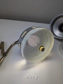 Paire de lampes murales en laiton et aluminium de style vintage du milieu du siècle avec diffuseur MCM