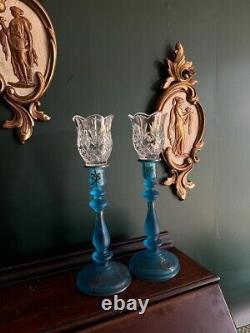 Paire de porte-bougies en cristal de tulipe incrustée d'argent et en verre bleu vintage unique