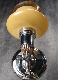 Paire de sconces en verre pêche et chrome de style moderniste Art Déco des années 1935 restaurée
