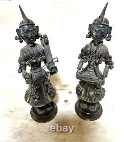 Paire de sculptures de musiciennes hindoues en argent, vintage, testées en argent.
