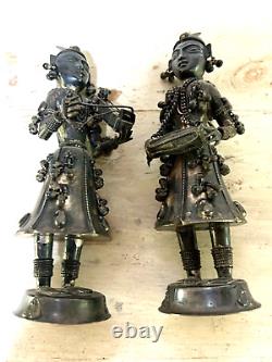 Paire de sculptures de musiciennes hindoues en argent, vintage, testées en argent.