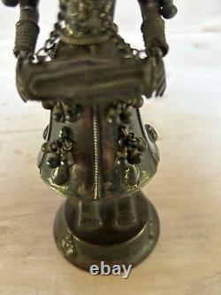 Paire de sculptures de musiciennes hindoues en argent, vintage, testées en argent.