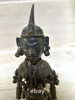Paire de sculptures de musiciennes hindoues en argent, vintage, testées en argent.