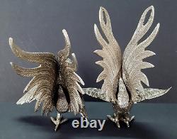 Paire de sculptures décoratives de coqs de combat en argent vintage