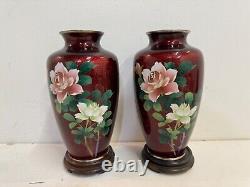 Paire de vases en cloisonné rouge montés en argent japonais vintage avec décoration florale
