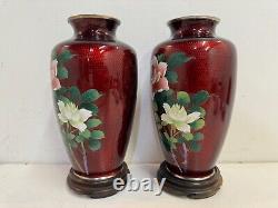 Paire de vases en cloisonné rouge montés en argent japonais vintage avec décoration florale