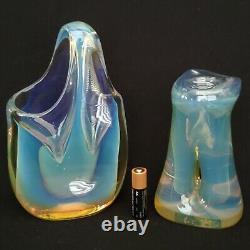 Paire de vases en verre d'art voilé argenté signés vintage de Charles Wright de 1976 et 1977