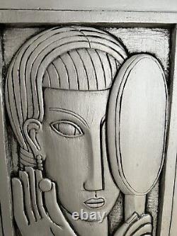 Paire rare de panneaux de bois sculptés avec finition argentée de style Art Déco représentant des portraits de femmes vintage