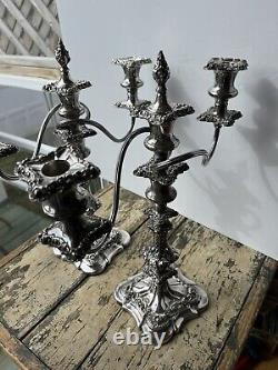 Paire vintage de candélabres à trois bras en argent plaqué ornés et torsadés, marqués