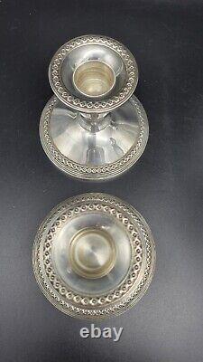 Paire vintage de chandeliers en argent pondéré Rogers avec un ouragan en verre gravé