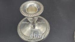 Paire vintage de chandeliers en argent pondéré Rogers avec un ouragan en verre gravé