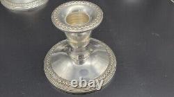 Paire vintage de chandeliers en argent pondéré Rogers avec un ouragan en verre gravé