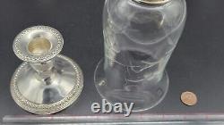 Paire vintage de chandeliers en argent pondéré Rogers avec un ouragan en verre gravé