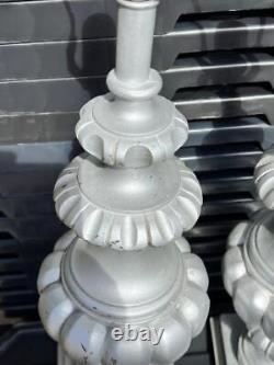 Paire vintage de deux lampes d'urne italiennes en bois sculpté MCM milieu du siècle moderne