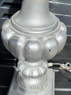 Paire vintage de deux lampes d'urne italiennes en bois sculpté MCM milieu du siècle moderne