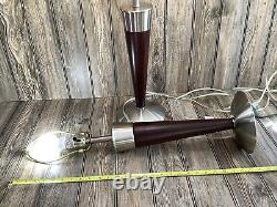 Paire vintage de lampes de table rétro en bois et acier Anthony California, 2 lumières fonctionnelles.