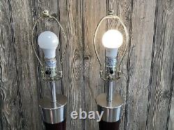 Paire vintage de lampes de table rétro en bois et acier Anthony California, 2 lumières fonctionnelles.