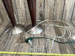 Paire vintage de lampes de table rétro en bois et acier Anthony California, 2 lumières fonctionnelles.