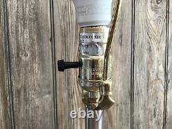 Paire vintage de lampes de table rétro en bois et acier Anthony California, 2 lumières fonctionnelles.