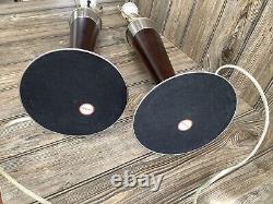 Paire vintage de lampes de table rétro en bois et acier Anthony California, 2 lumières fonctionnelles.