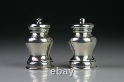 Une paire de moulin à poivre/broyeur en argent sterling anglais VTG avec mouvement Peugeot