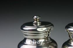 Une paire de moulin à poivre/broyeur en argent sterling anglais VTG avec mouvement Peugeot