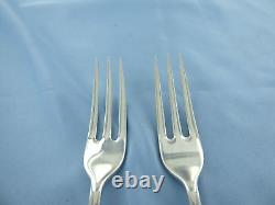 Une paire vintage de fourchettes à dessert en argent sterling Old English rat tail Londres 1966