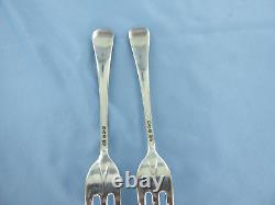 Une paire vintage de fourchettes à dessert en argent sterling Old English rat tail Londres 1966