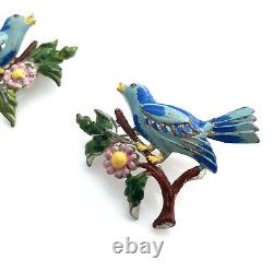 Vieille Paire Coro De Broches En Émail D'oiseau Bleu, Années 1940, Épingle Figurative De Fleur Non Signée