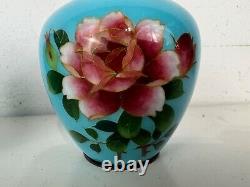 Vieille Paire De Vases Japonais À Monture D'argent Avec Des Décorations Roses